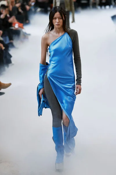 Look 19
